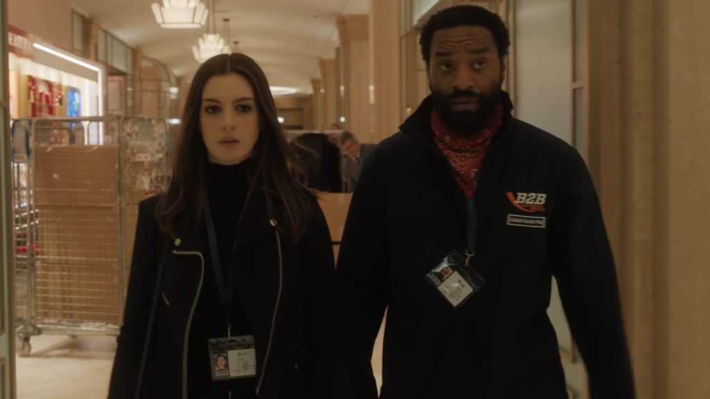 Linda (Anne Hathaway) and Paxton (Chiwetel Ejiofor) walking through an almost empty department store.