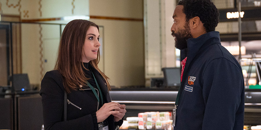 Linda (Anne Hathaway) and Paxton (Chiwetel Ejiofor) standing in an empty supermarket.