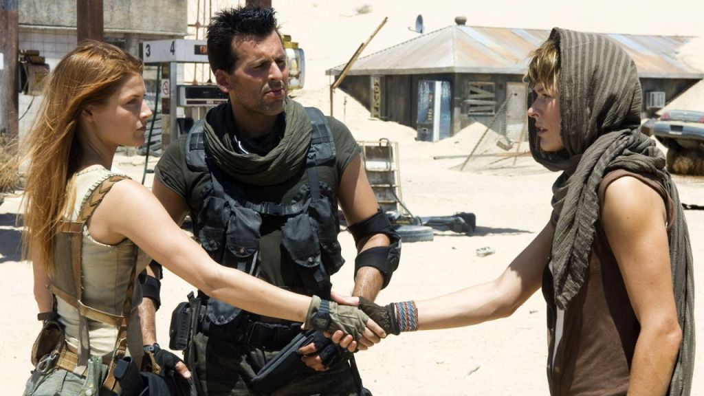 Claire (Ali Larter) and Alice (Milla Jovovich) shaking hands in front of Carlos (Oded Fehr). 