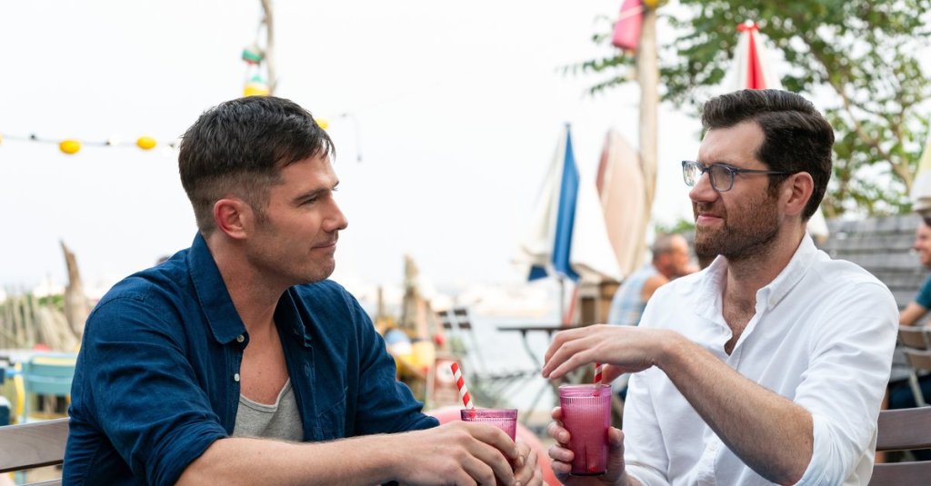 Aaron (Luke Macfarlane) and Bobby (Billy Eichner) having drinks together.