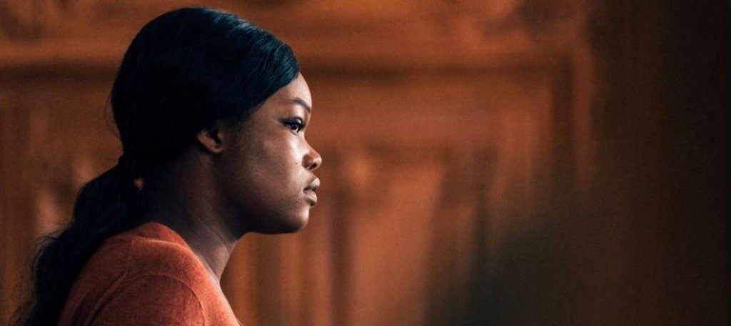 Laurence (Guslagie Malanda) in the witness stand.