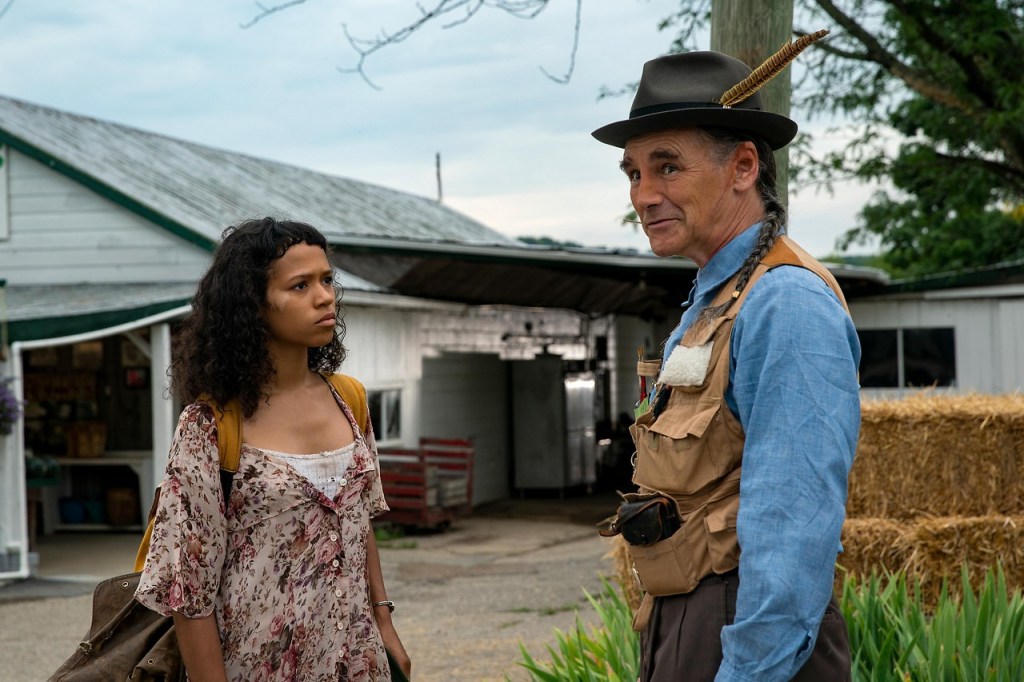 Maren (Taylor Russell) talking to Sully (Mark Rylance). 
