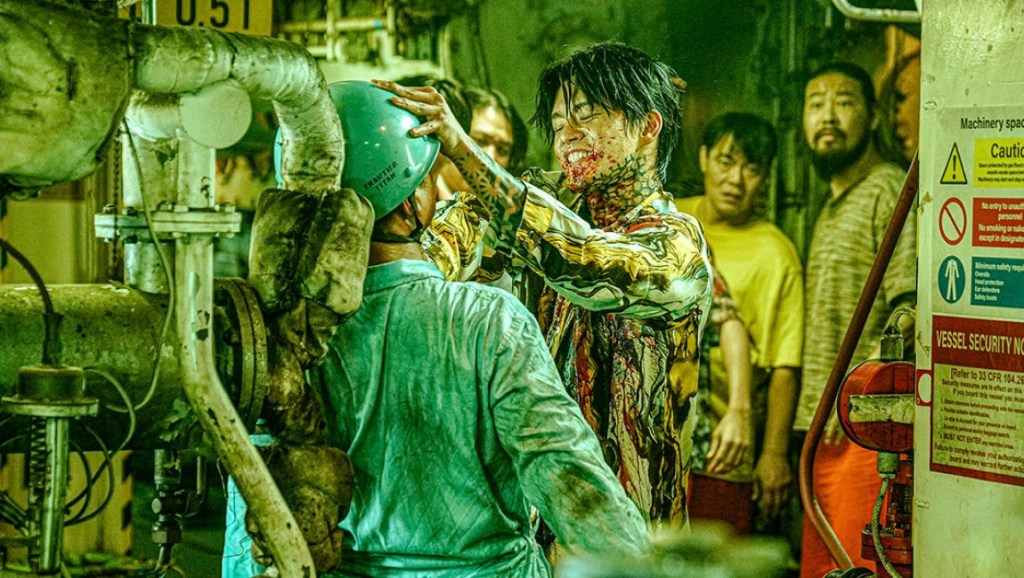 Park Jong-doo (Seo In-Guk) taking pleasure in killing a ship worker.