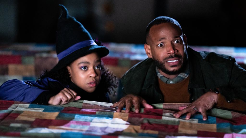 Sydney (Priah Ferguson) and her father Howard (Marlon Wayans) hiding and looking very worried.