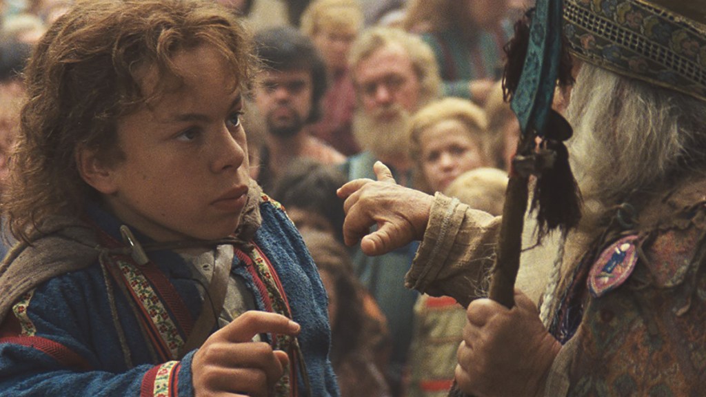 Willow (Warwick Davis) applying to be a magician's apprentice.
