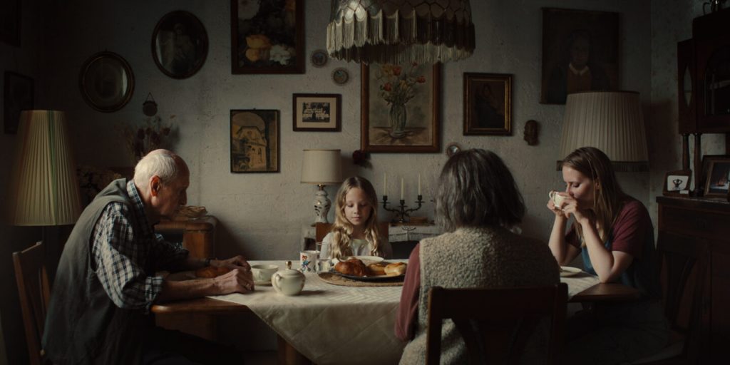 Michi (Cornelia Ivancan) and Hanna (Lola Herbst) having cofee with Michi's uncle Peppi (Heinz Trixner) and aunt Gerti (Inge Maux).
