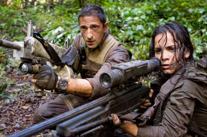 Royce (Adrien Brody) and Isabelle (Alice Braga) aiming rifles.