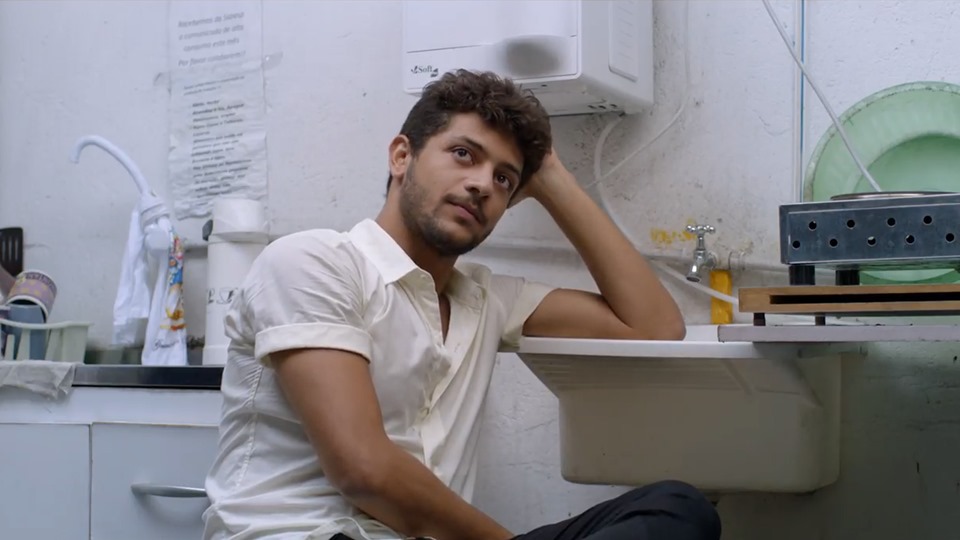 Elias (Kelner Macêdo) taking a break at work.