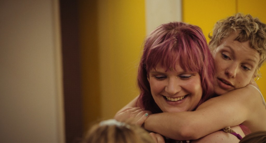 Annika (Stefanie Reinsperger) getting a hug from her best friend Karo (Julia Franz Richter). 