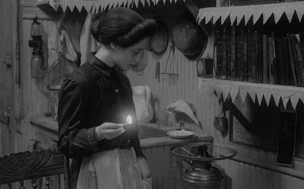 Gitl (Carol Kane) lighting the stove.
