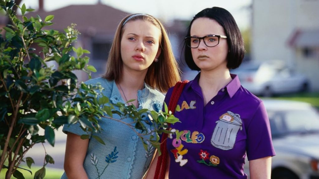 Rebecca (Scarlett Johansson) and Enid (Thora Birch) spying something from behind a bush.