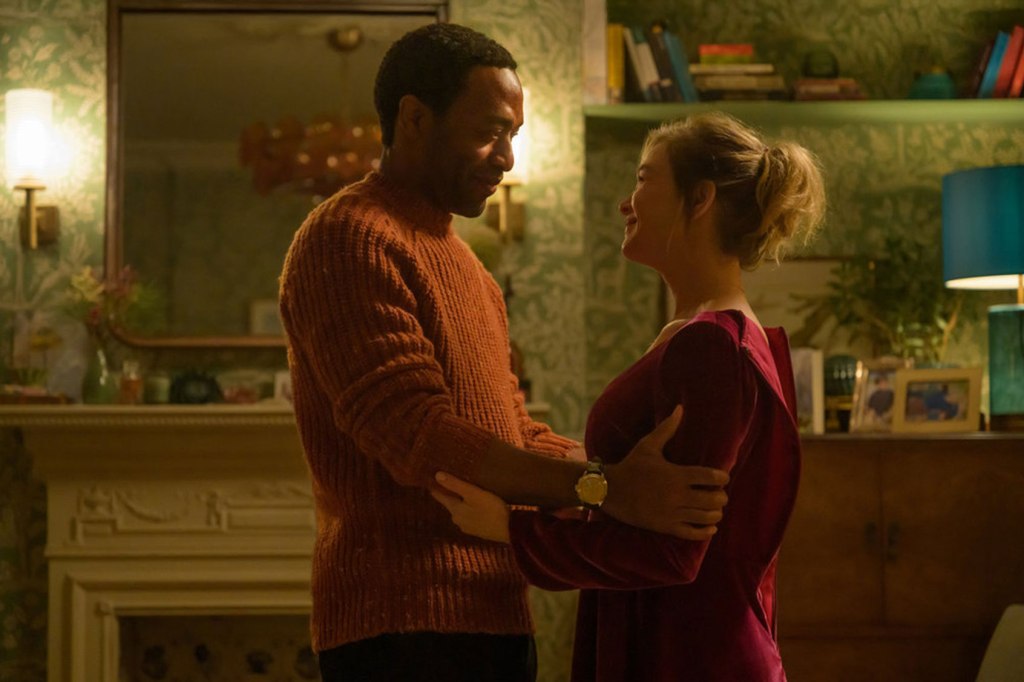 Mr. Walliker (Chiwetel Ejiofor) and Bridget (Renée Zellweger) looking at each other as if about to kiss. 